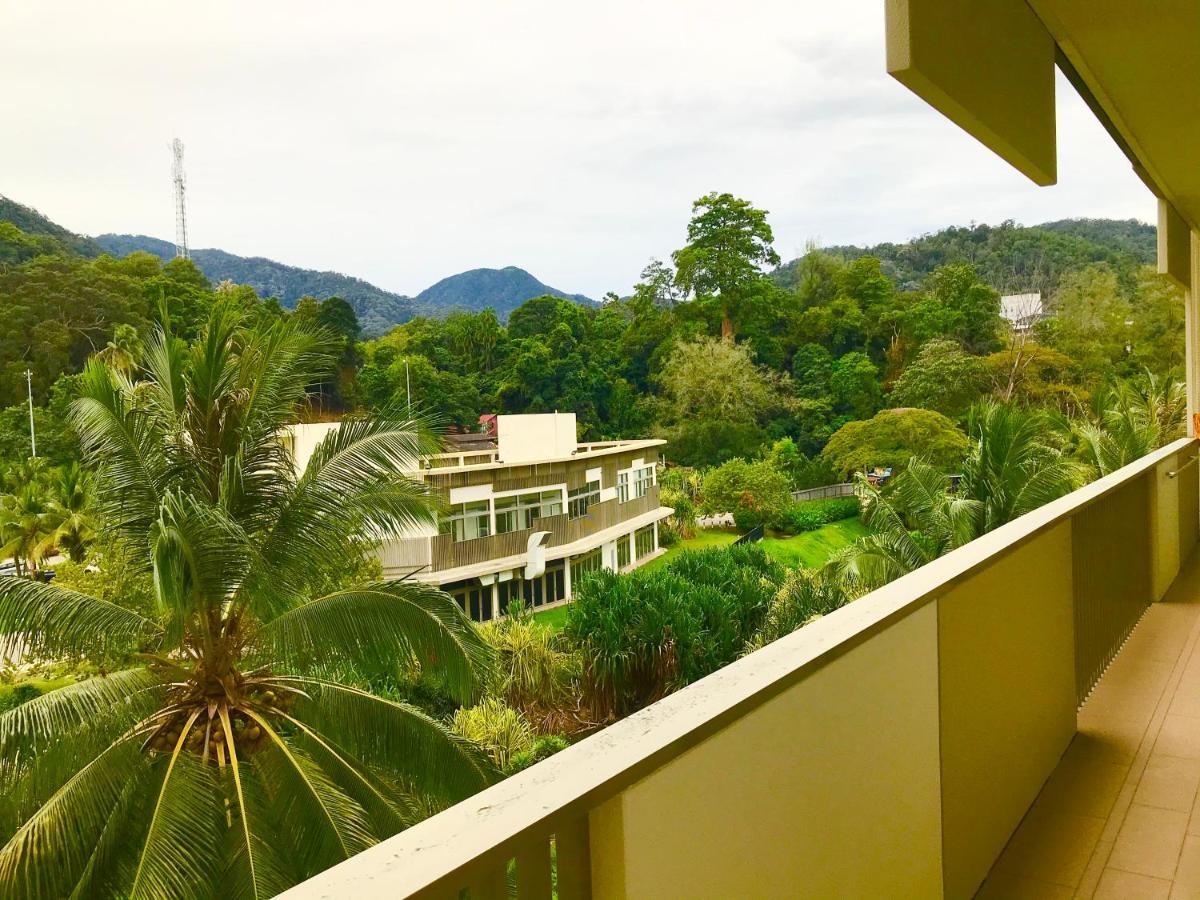 By The Beach - Luxury 2 Bedrooms Family Suite Batu Ferringhi Exterior photo